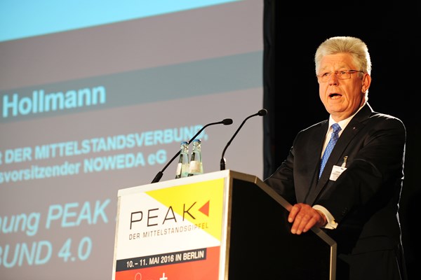 Der MITTELSTANDSVERBUND-Präsident Wilfried Hollmann während seiner Eröffnungsrede zur PEAK 2016