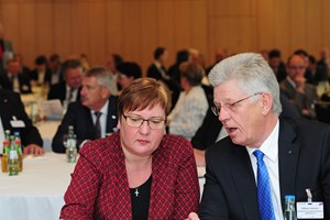 Die Mittelstandsbeauftragte Iris Gleicke und MITTELSTANDSVERBUND-Präsident Wilfried Hollmann
