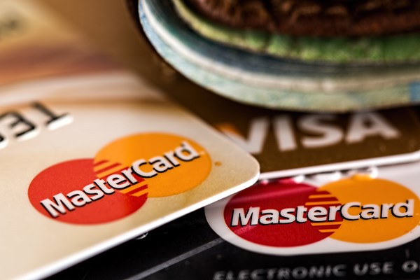 Neuerung im Zahlungsverkehr: Aufschläge für Zahlungen mit Kreditkarte, SEPA-Überweisung oder Lastschrift verboten
