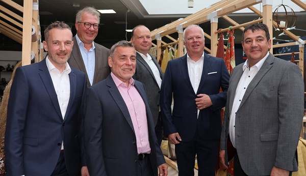 Zufriedene Gesichter bei der Südbund eG: (v.l.n.r.) Mathias Metzler, Andreas Well, Klaus Kurringer, Thomas Reusch, Volker Martin, Uwe Krebs.