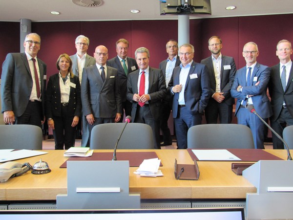 Das MITTELSTANDSVERBUND-Präsidium mit dem EU-Kommissar Günther Oettinger.