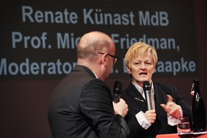 Politischer Abend mit Renate Künast, MdB und Prof. Michel Friedman zu Kreativpreisverleihung am 10. Mai 2017 in Berlin.