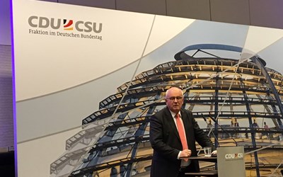 Fraktionsvorsitzender der CDU/CSU Herr Volker Kauder auf dem Innovationskongress in Berlin