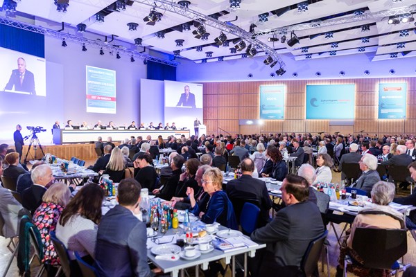 Auf der 81. Generalversammlung am 23. November 2019 in Essen präsentierten Aufsichtsrat und Vorstand der NOWEDA Apothekergenossenschaft eine positive Bilanz.