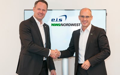 Oliver Boensch, Geschäftsführer E.I.S. und Bernhard Dressler, Vorstandsvorsitzender NORDWEST Handel AG (v.l.).