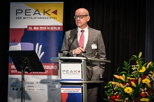 Präsident Günter Althaus eröffnete die PEAK 2019.