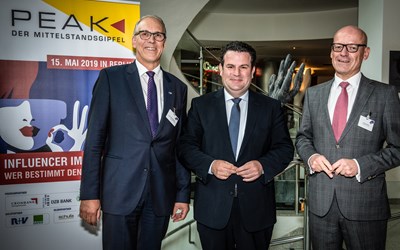 MITTELSTANDSVERBUND-Präsident Günter Althaus und Hauptgeschäftsführer Dr. Ludwig Veltmann begrüßten Bundesarbeitsminister Hubertus Heil auf der PEAK 2019.
