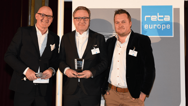 Michael Gerling (EHI), Jochen Mauch (Euronics) und Timo Weltner (Netformic E-Commerce Agentur) zur Verleihung des reta-Awards 2017 in Düsseldorf.