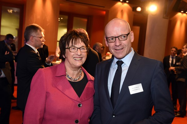 Bundeswirtschaftsministerin Brigitte Zypries und MITTELSTANDSVERBUND-Präsident Günter Althaus beim DGRV-Jahresempfang am 14. Februar 2017 in Berlin.