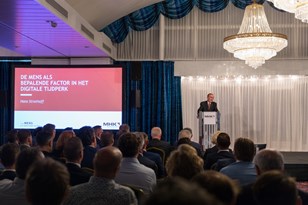 Hans Strothoff, Vorstandsvorsitzender der MHK Group AG, auf der Hauptversammlung der MHK Nederland - Noordwijk/Dreieich am 6. Juni 2018.