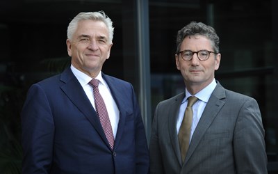 Harry Bruijniks (Vorstand EURETCO) und Franz-Josef Hasebrink (Vorstandsvorsitzender EK/servicegroup)