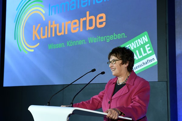 Bundeswirtschaftsministerin Brigitte Zypries lobte das Genossenschaftswesen beim DGRV-Jahresempfang am 14. Februar 2017 in Berlin.