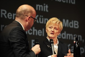 Politischer Abend mit Renate Künast, MdB und Prof. Michel Friedman zu Kreativpreisverleihung am 10. Mai 2017 in Berlin.